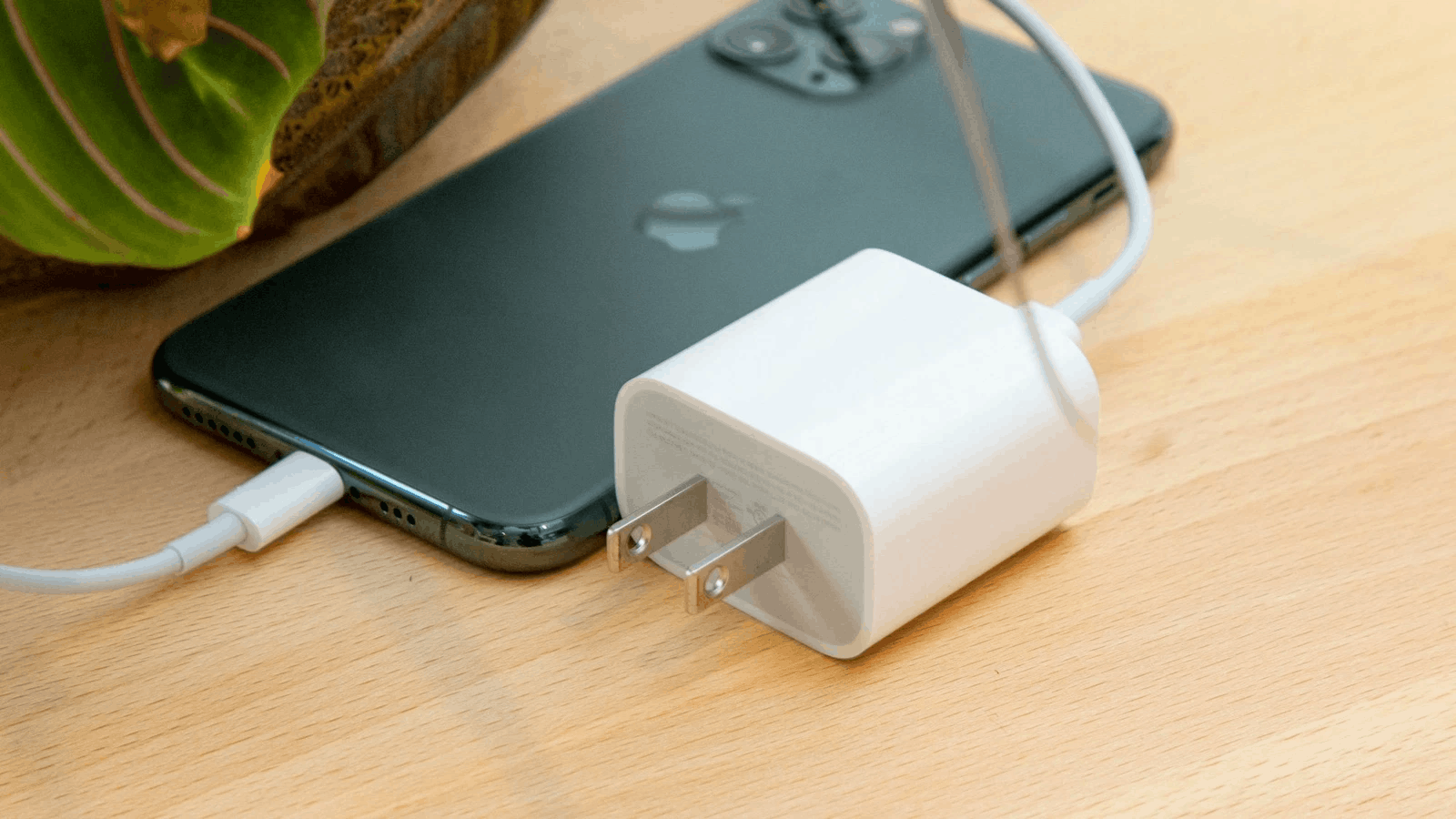 20W PD Fast Charger with USB-C to Lightning Cable for iPhone 14, iPad and AirPods